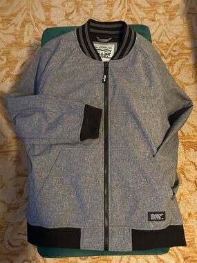 LEVI’s LEVI STRAUSS varsity jacket fleece lined size XL shower proof